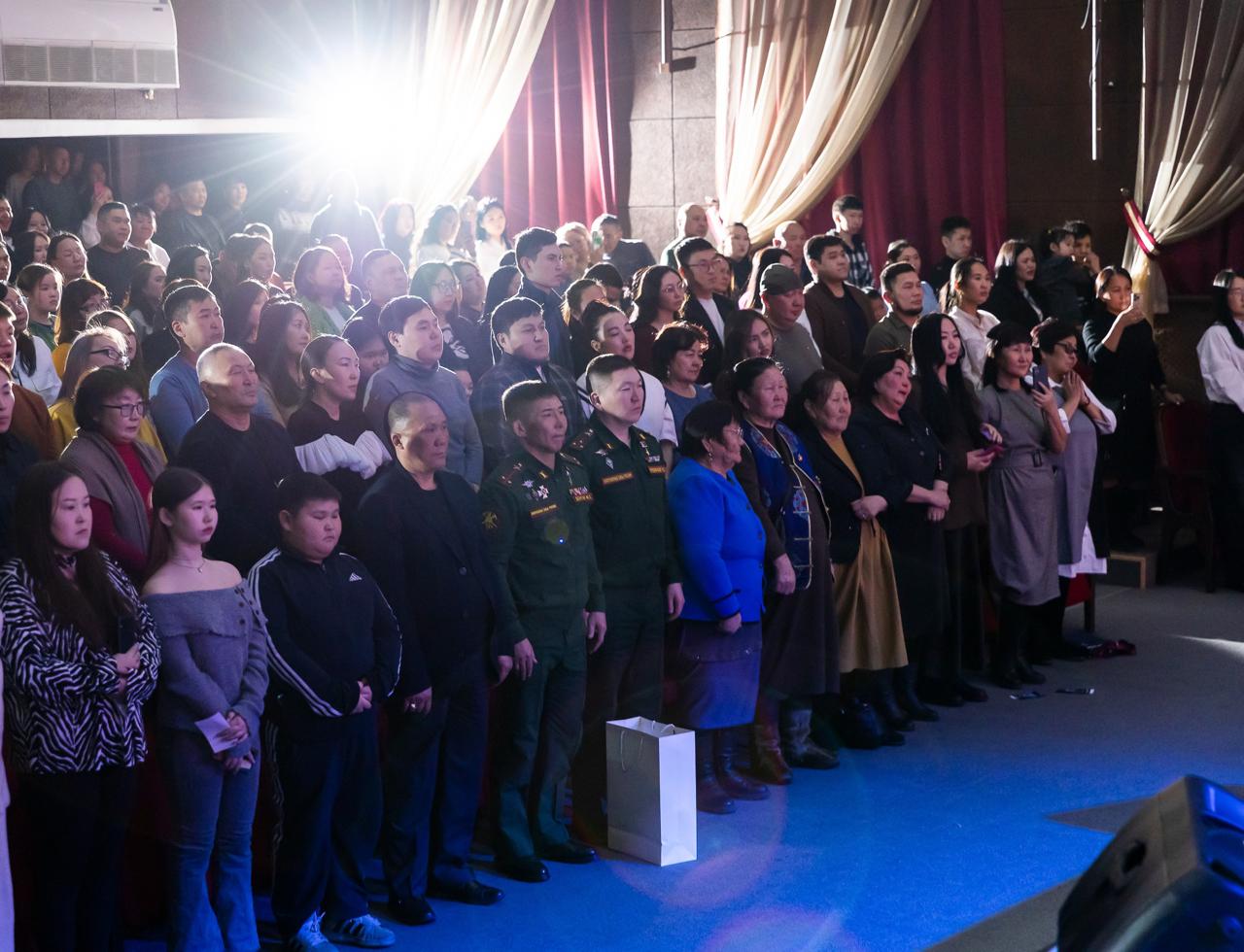 Благотворительный концерт в поддержку защитников Отечества собрал полный зал участников СВО и их семей - изображение 1